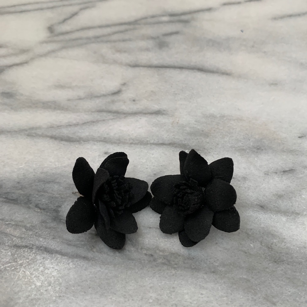 Nordstrom Flower Stud Earrings Black - Picture 6 of 7